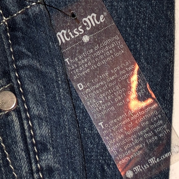 NWT Miss Me distressed/patches boyfriend crops - Picture 10 of 15
